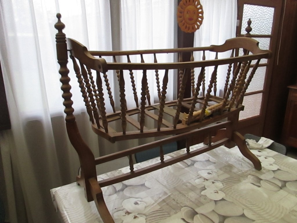 berseau lit pour bebe en bois ancien, Enfants & Bébés, Enlèvement, Utilisé, Lit
