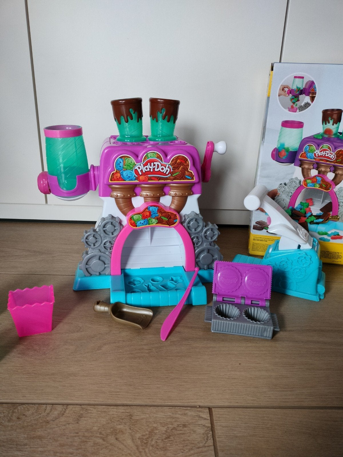 Playdoh snoepjesfabriek, Enlèvement
