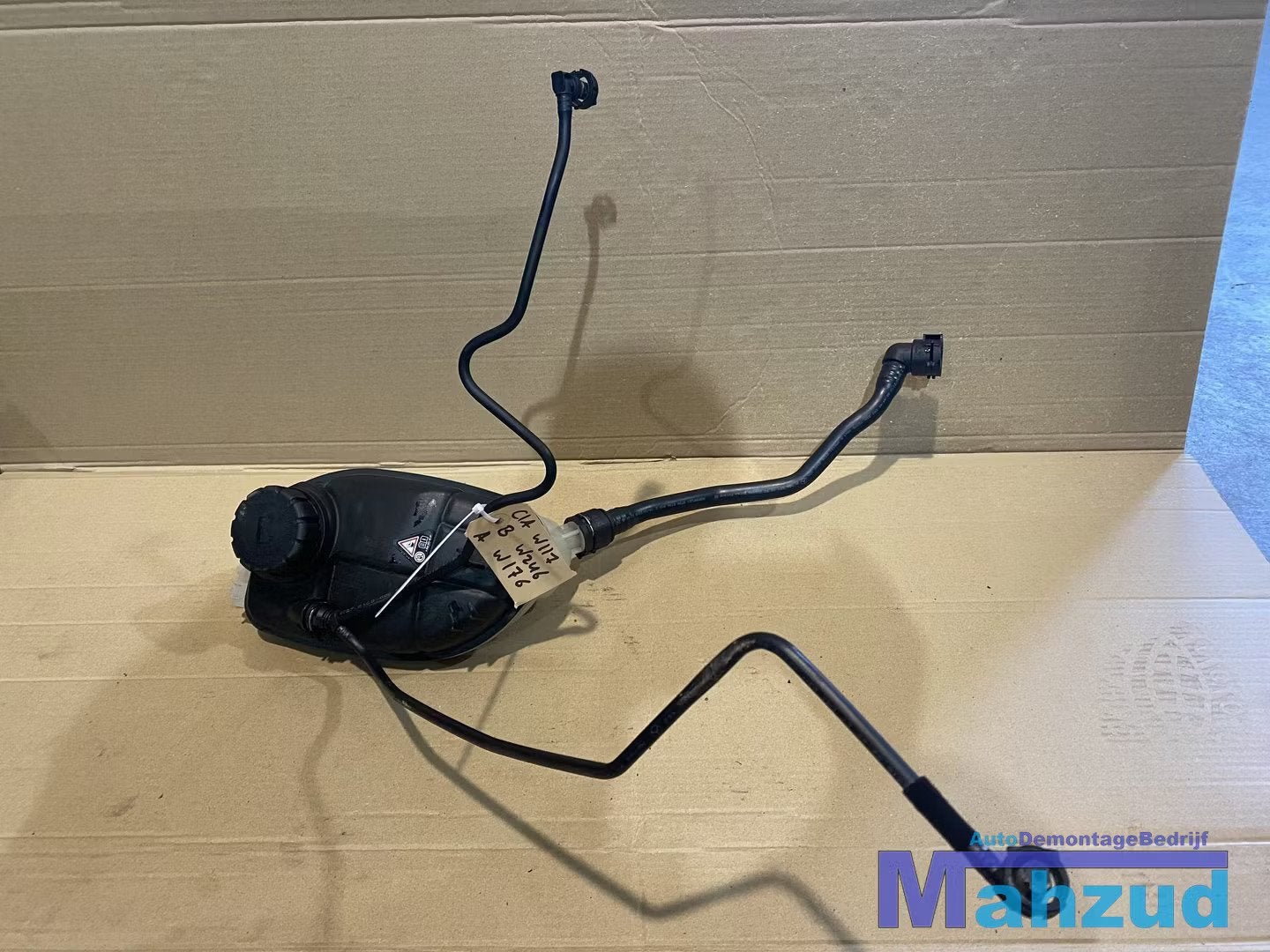 Mercedes A B GLA CLA Klasse expansievat tank leiding, Auto-onderdelen, Fabrikant BV, Gebruikt, Info@fabrikant.eu, Fabrikantstraat 1
1000 AA  Amsterdam, NL