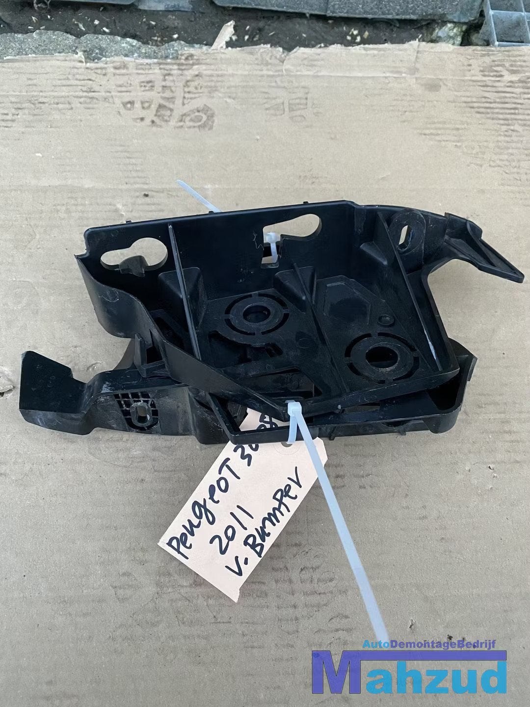PEUGEOT 3008 Voorbumper bumper steun houder voor links recht, Taurusavenue 1
2132 LS  Hoofddorp, NL, Contact.group@renault.com