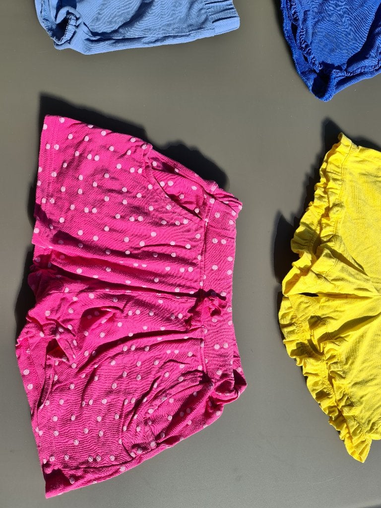 roze korte broek met bollen, Staccato, 116, Kinderen en Baby's, Kinderkleding | Maat 116, Ophalen, Zo goed als nieuw, Broek