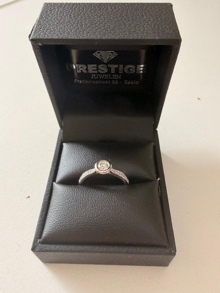 Nouvelle bague en or blanc 18car et diamants - JAMAIS portée, Bijoux, Sacs & Beauté, Neuf, Enlèvement ou Envoi, Or, Blanc