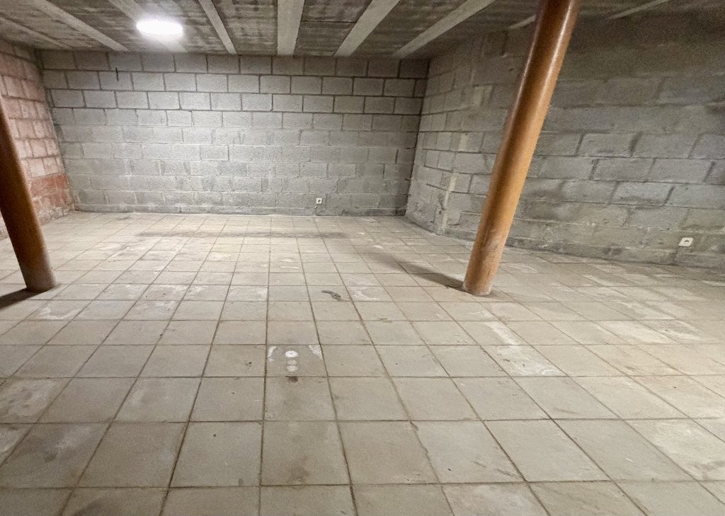 A louer Box de stockage - Garde-Meuble sécurisé 48m² - 93m³, Services & Professionnels