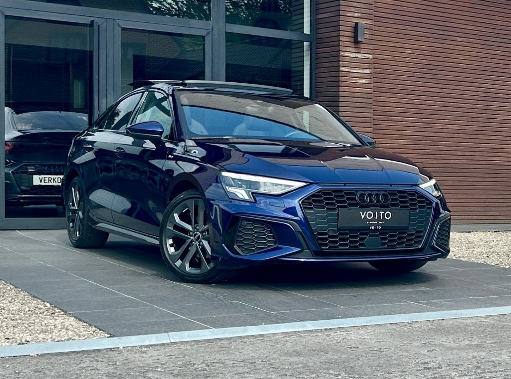 Audi A3 Limousine 30TFSI S tronic S-LINE/PANO/CAM/LED/TREKH, Auto's, 4 deurs, Blauw, Leder, 81 kW