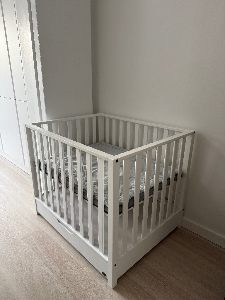 Parc TWF avec tiroir et matelas, Enfants & Bébés, Parcs, Enlèvement, Comme neuf, Carré, Tiroir