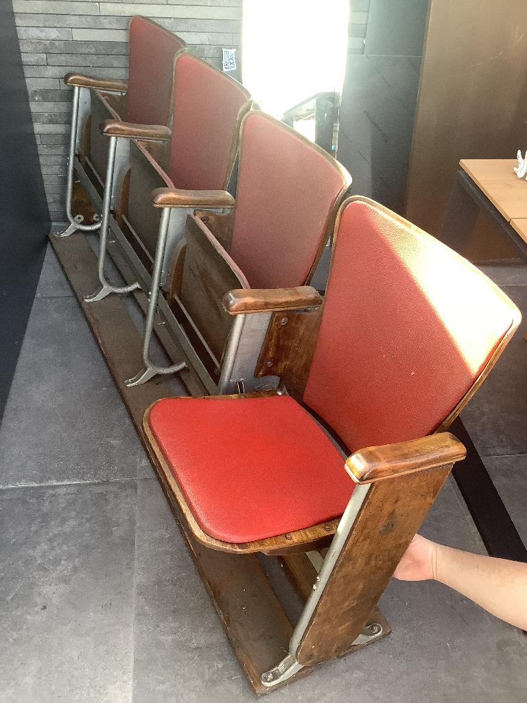 Vintage bioscoopstoelen, Enlèvement