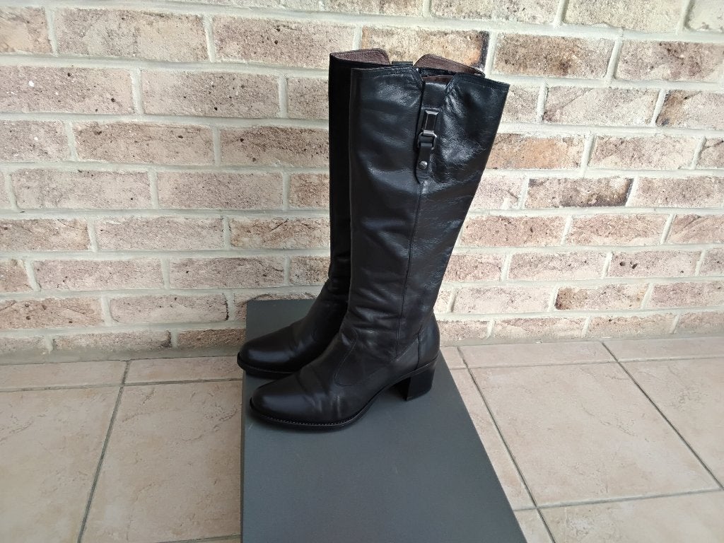 Mooie lange zwarte leder laarzen Nero Giardini, Kleding | Dames, Ophalen, Hoge laarzen, Zwart, Zo goed als nieuw