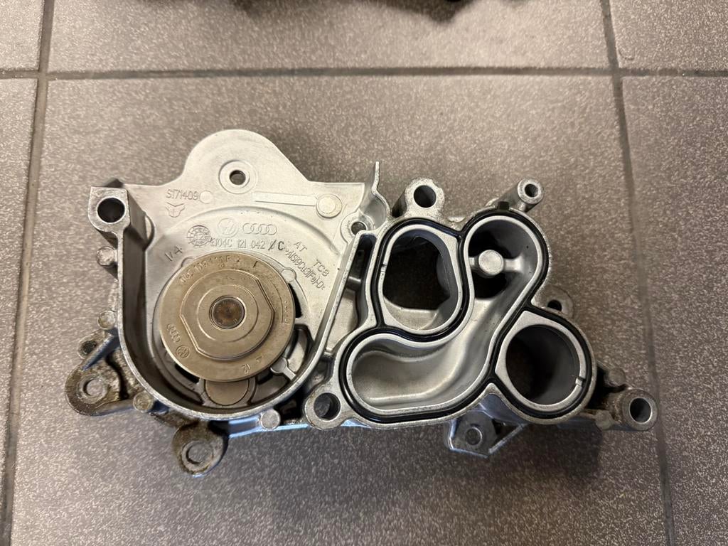 Pompe à eau complete / thermostat VW Golf 7 Réf. 04C121042C, Enlèvement ou Envoi, Volkswagen