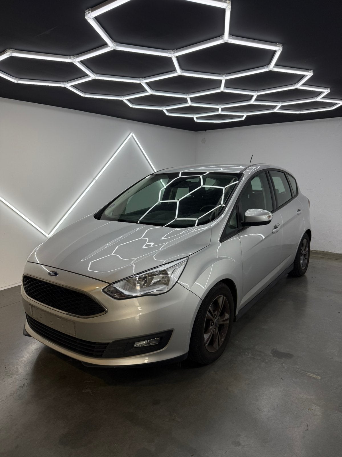 Ford C-Max| 2017| 65.576KM| 1 JAAR GARANTIE, Voorwielaandrijving, Stof, https://public.car-pass.be/verify/8878-4723-7692?lang=nl