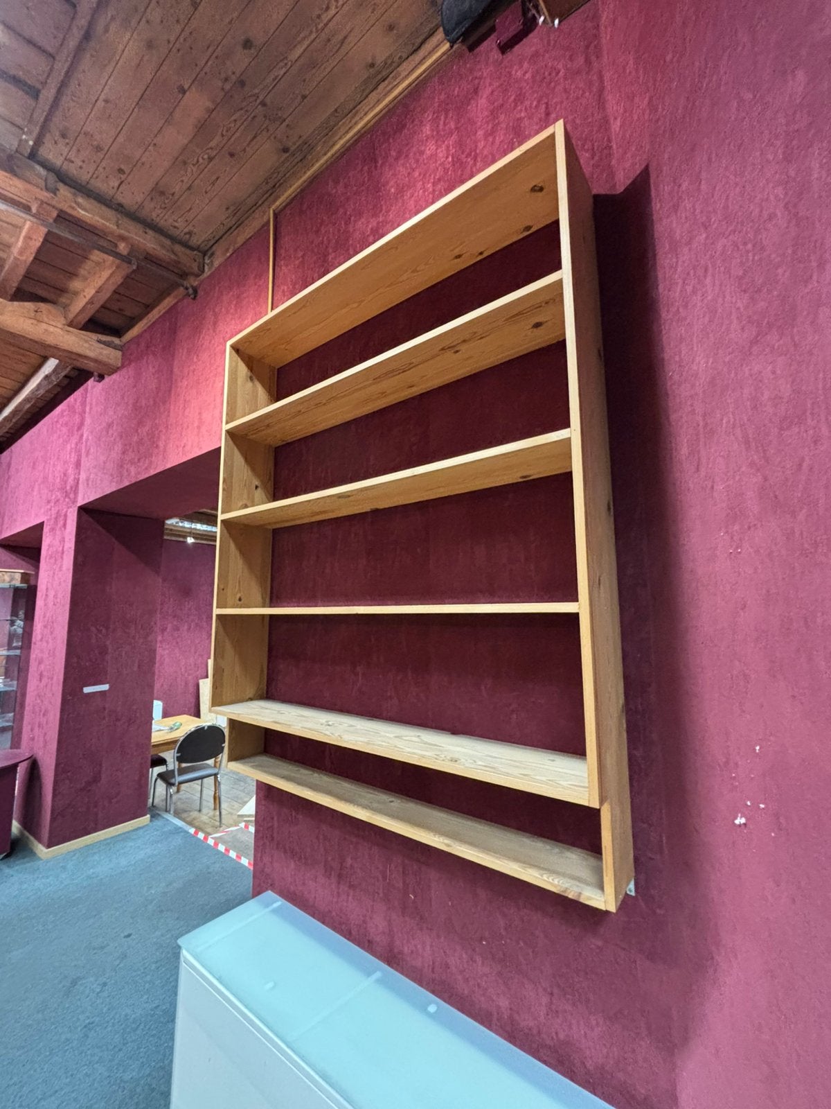 Massief grenen boekenkast voor aan de muur, Ophalen, Zo goed als nieuw, Grenenhout