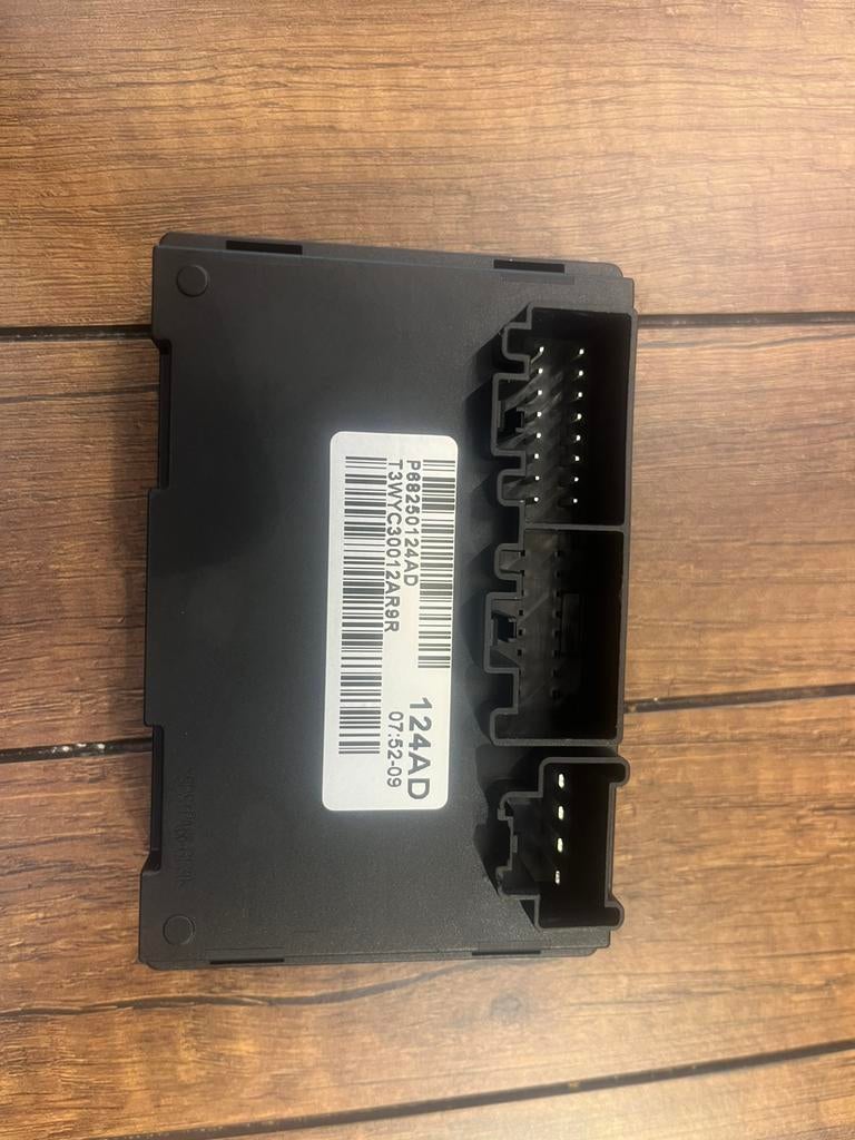 Nieuw Mopar Transfer Case Control Module 68250124AD, Autos : Pièces & Accessoires, Électronique & Câbles, Jeep, Enlèvement ou Envoi