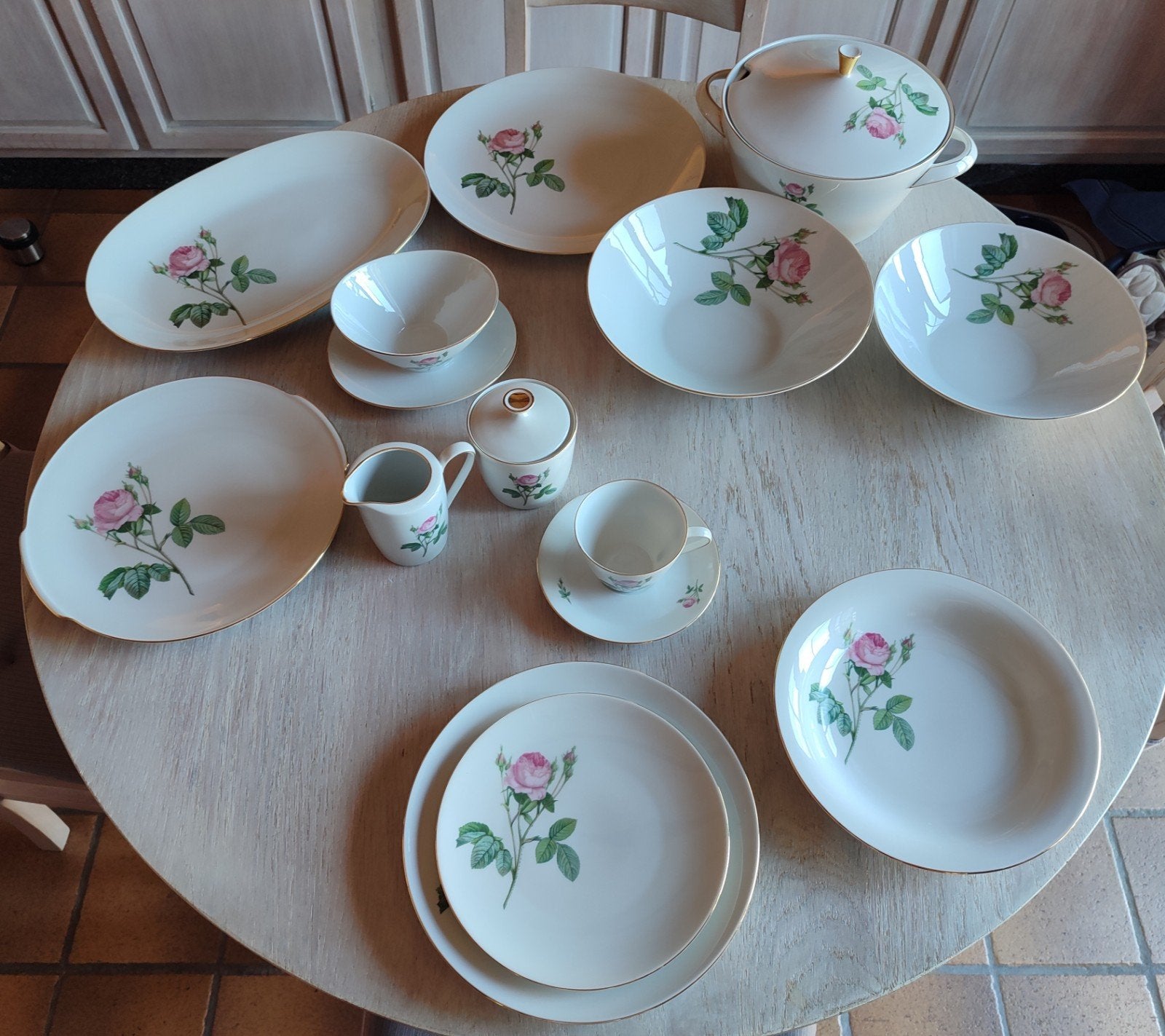 service de table en porcelaine 12 personnes, Maison & Meubles, Service complet, Vintage, Comme neuf, Céramique