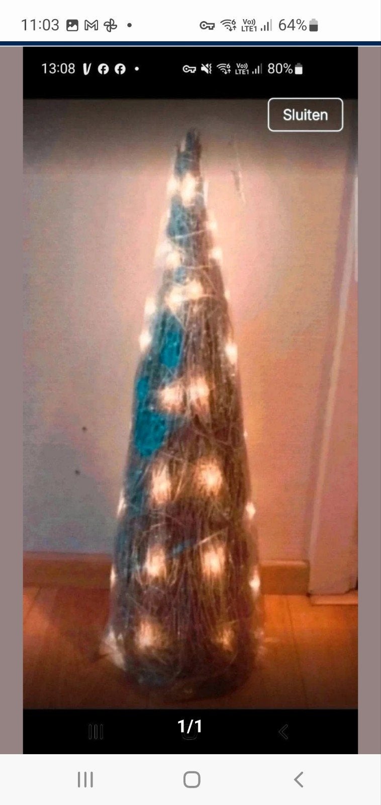 belle grande pyramide de Noël avec des lumières, Enlèvement ou Envoi