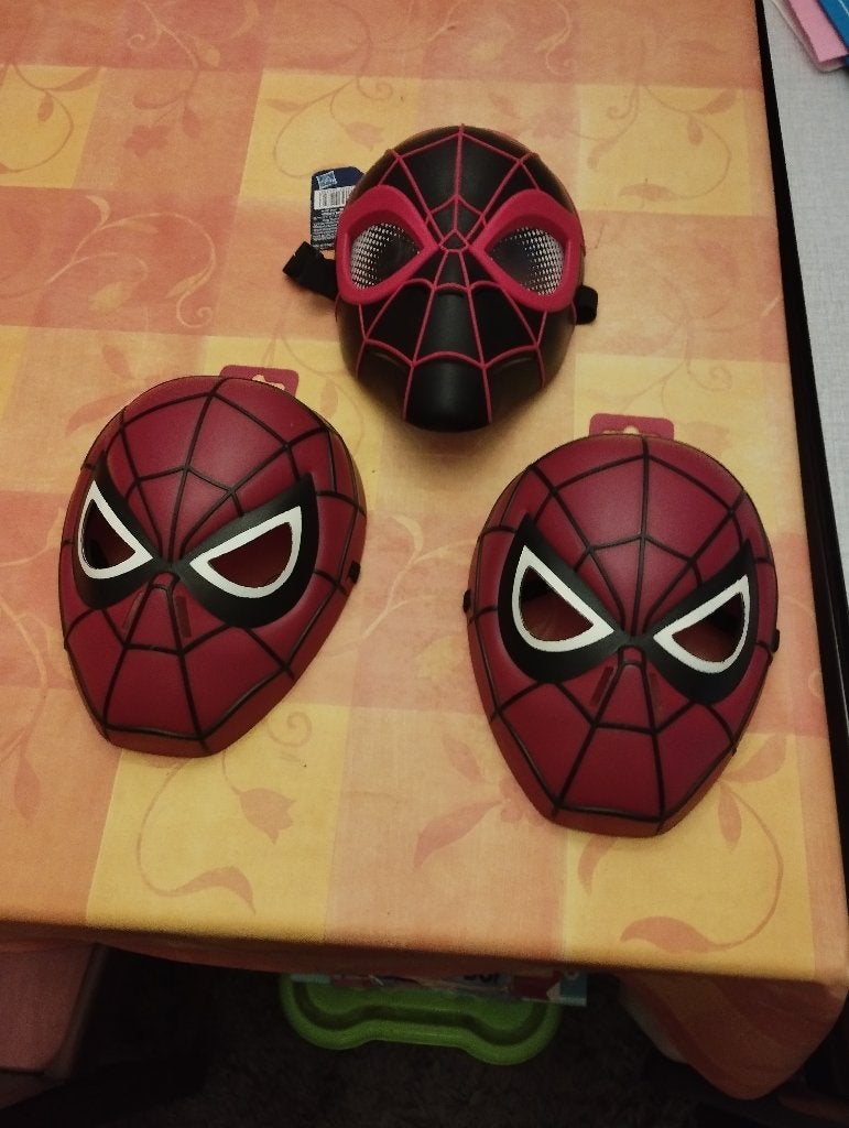 Spiderman maskers, Ophalen, Gebruikt