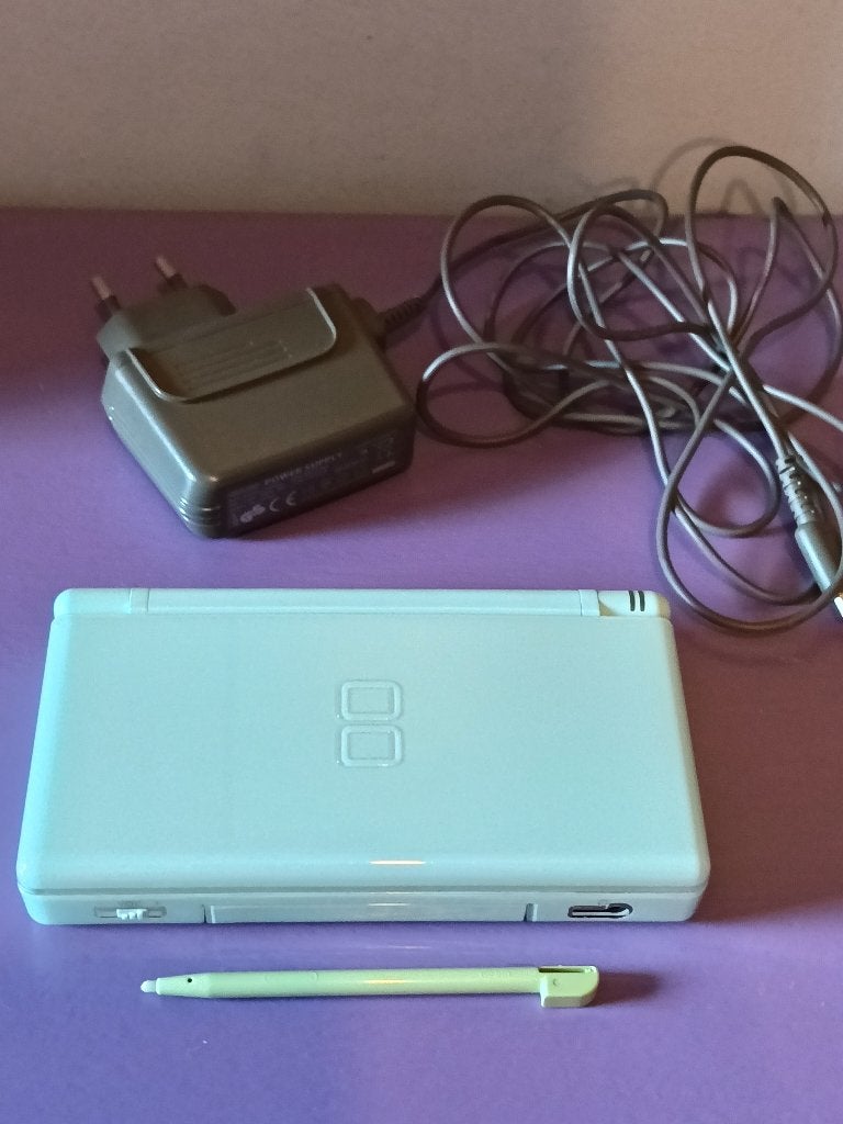 Nintendo ds lite., Consoles de jeu & Jeux vidéo, Consoles de jeu | Nintendo DS, Enlèvement ou Envoi, Utilisé, Autres couleurs
