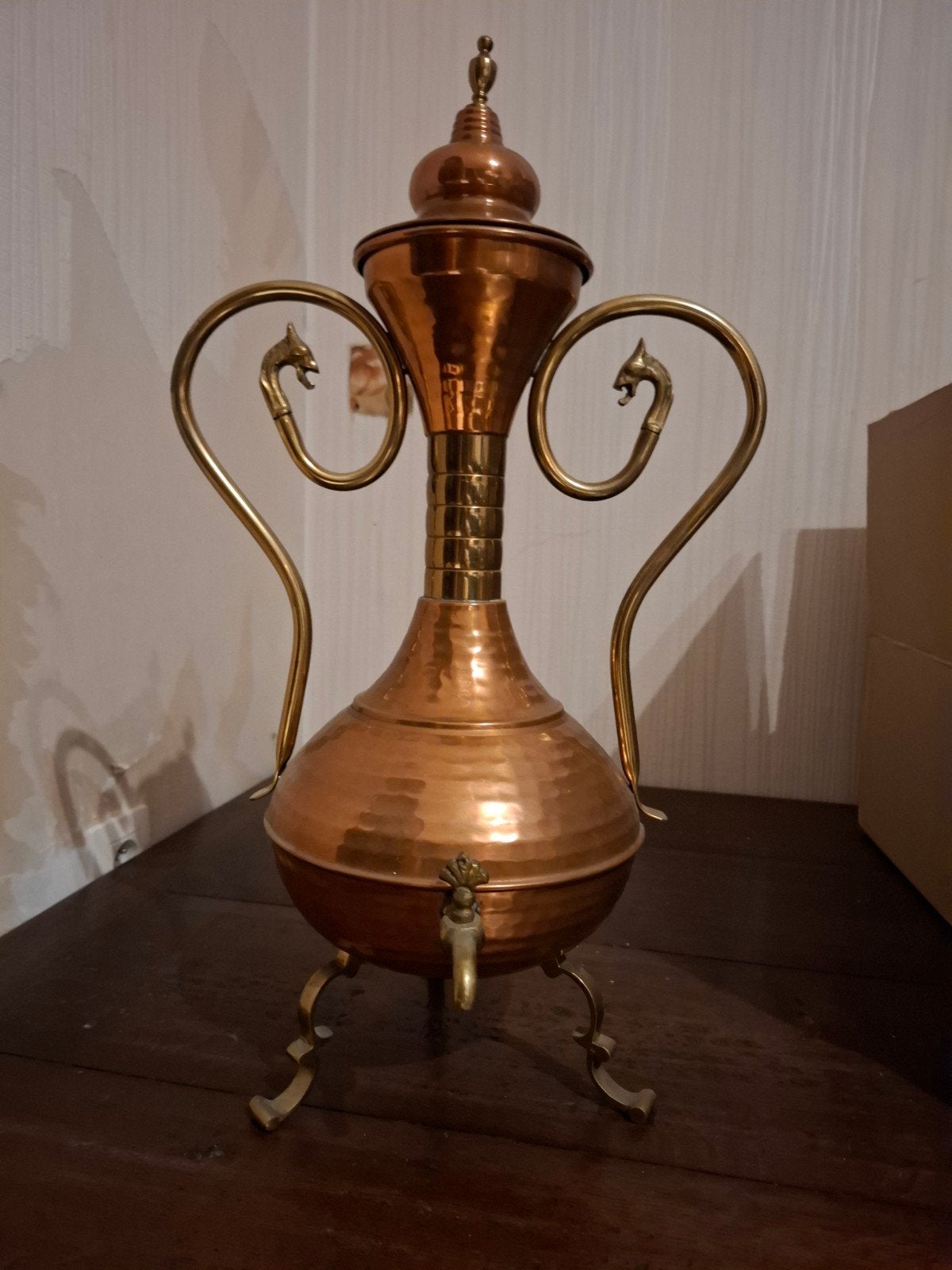 Prachtige grote vintage koperen kraantjeskan / sierkan met m, Antiek en Kunst, Ophalen, Koper of Brons
