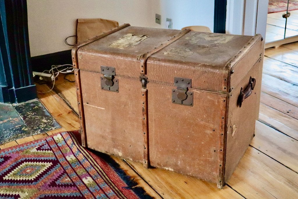 Magnifique coffre de voyage du début des années 1900, Enlèvement