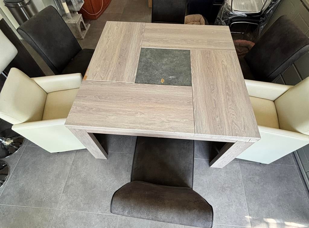 Gratis tafel 140 x 140 met stoelen te Herent, Ophalen