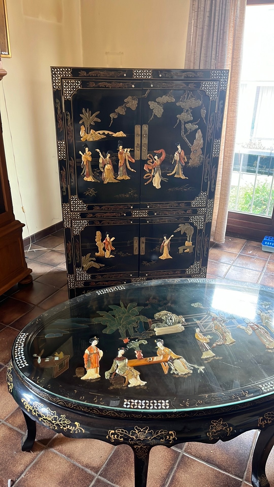Chinese kast & tafel, Antiek en Kunst, Ophalen