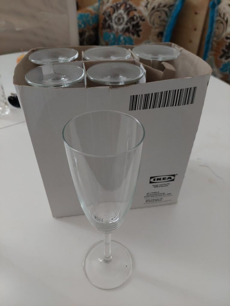 Verres à flûte, Enlèvement