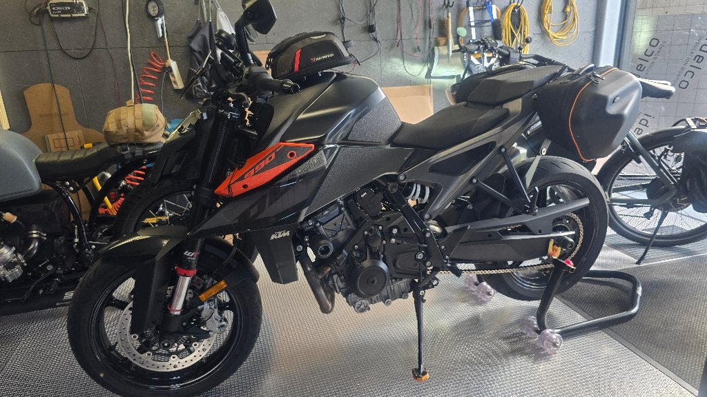KTM 990 à 13M km, pas de hooliganmoto,  beaucoup d'options, Motos, Poignées chauffantes, Naked bike, 948 cm³, 2 cylindres