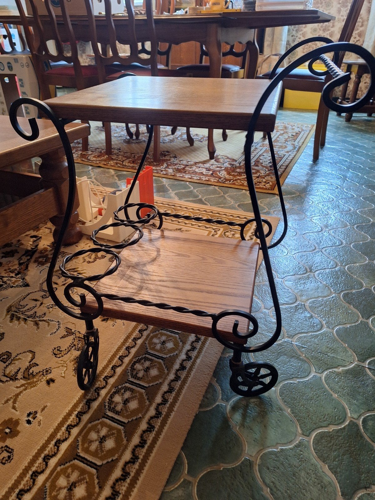 Petite table avec 3 portes bouteilles en bois et fer forgé, Antiquités & Art, Enlèvement