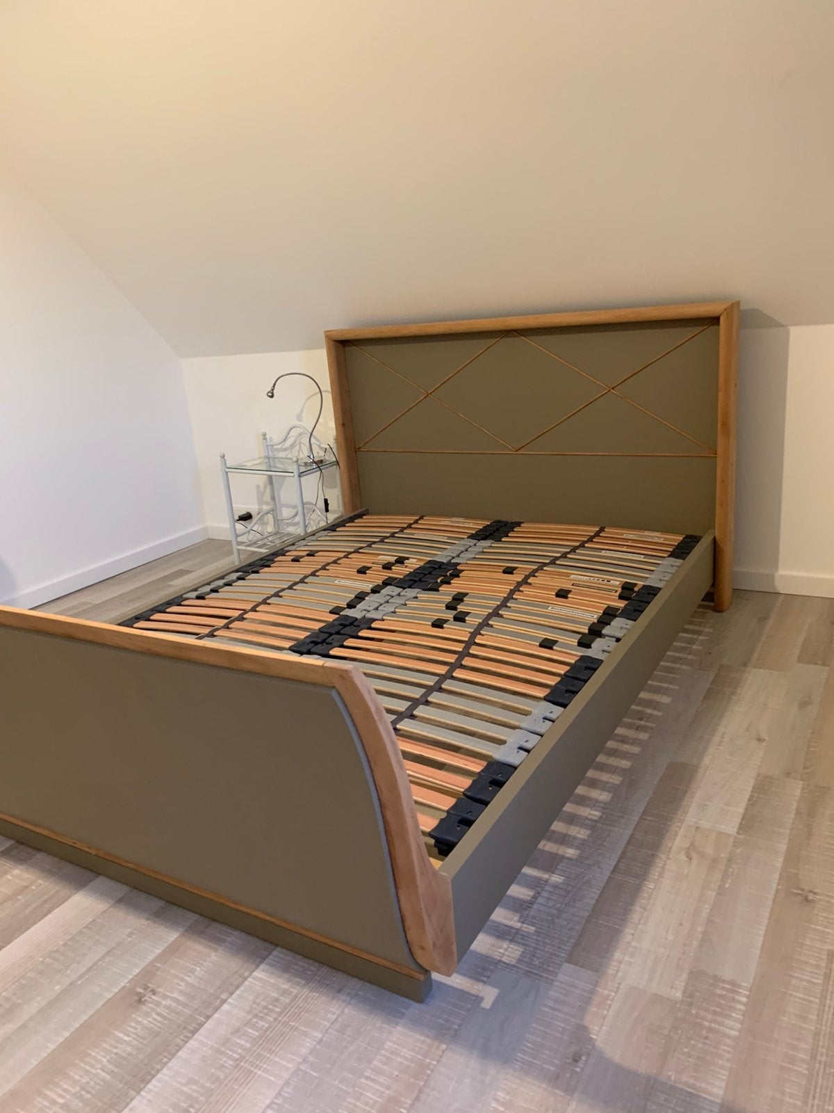 Lit Corbusier 140 x 200 avec sommiers à lattes, Maison & Meubles, Queen size, Autres couleurs, Enlèvement, 200 cm