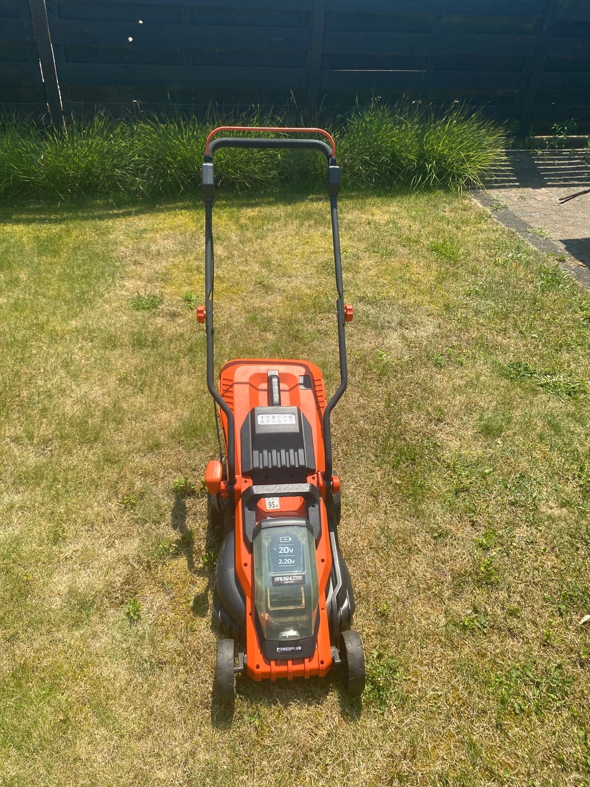 Elektrische grasmaaier in goede staat, Tuin en Terras, Grasmaaiers, Zo goed als nieuw, Elektrische grasmaaier, 30 t/m 39 cm, Balkmaaier