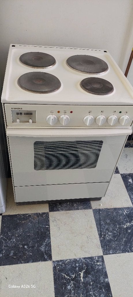 Siemens Electrische kookvuur met oven. In goede staat, Ophalen, Tussenbouw, 4 kookzones, Zo goed als nieuw