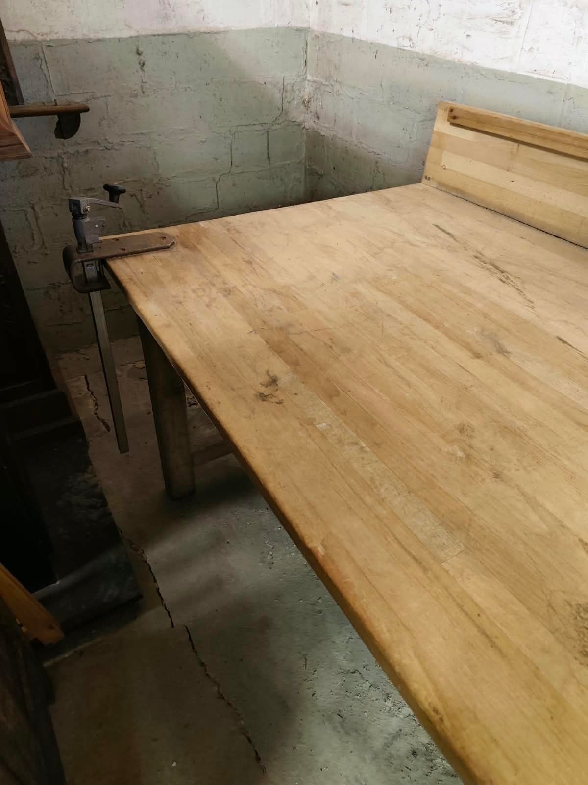 Table d'atelier, Enlèvement