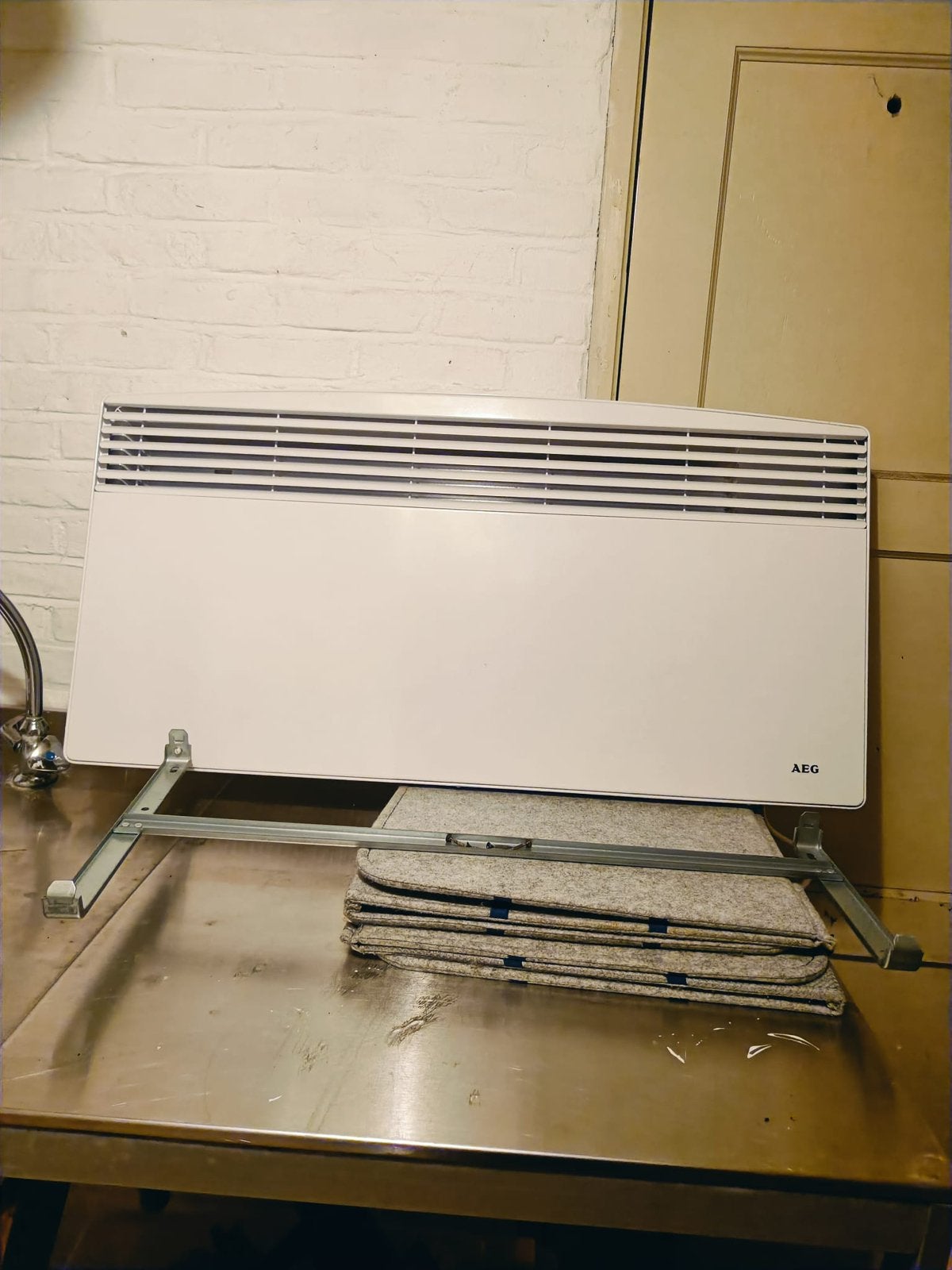 AEG elektrische verwarming 2,5 KW, Doe-het-zelf en Bouw, Verwarming en Radiatoren, Ophalen, Zo goed als nieuw