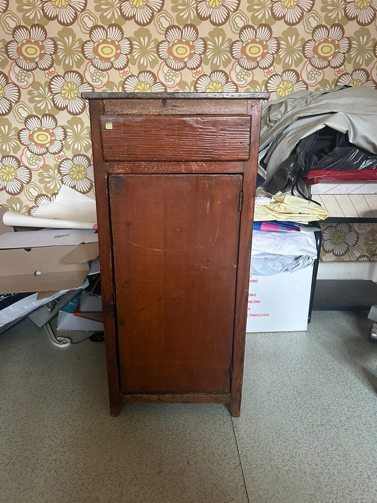 Houten nachtkastje, Ophalen