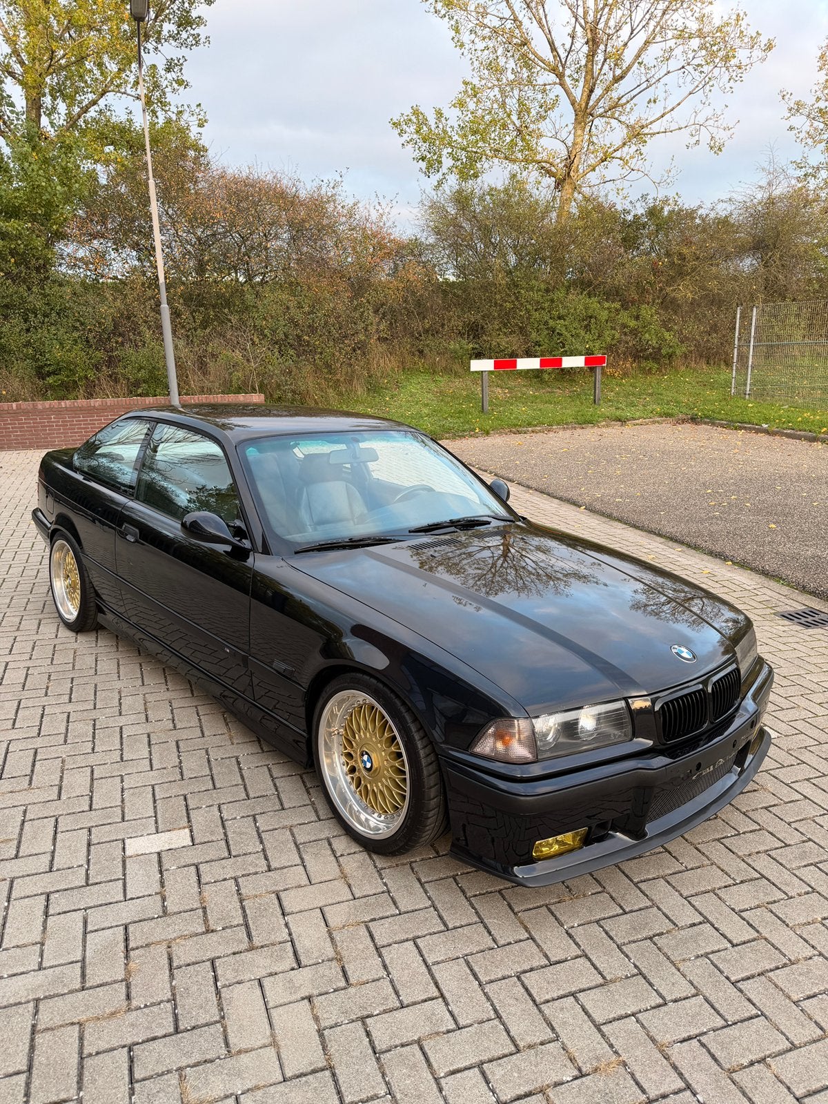 Bmw E36 328i Coupé 1996 (Oldtimer) Bilstein Nurburgring, Autos, Cuir, Achat, 155 kW, Boîte manuelle