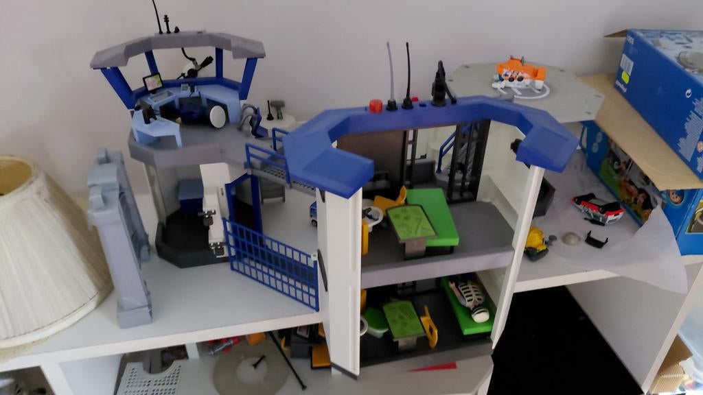 Caserne de police playmobile