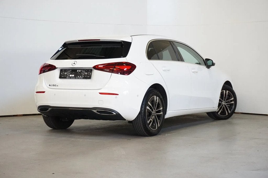 Mercedes-Benz A-CLASS 250 PROGRESSIVE LINE ADVANCED, Auto's, Automaat, Gebruikt, 4 cilinders, Parkeersensor