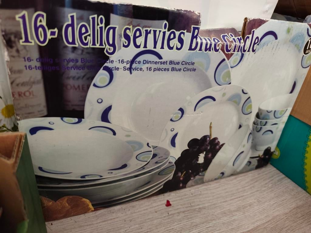 Servies 16 stuks Nieuw, Antiek en Kunst, Antiek | Servies compleet, Ophalen