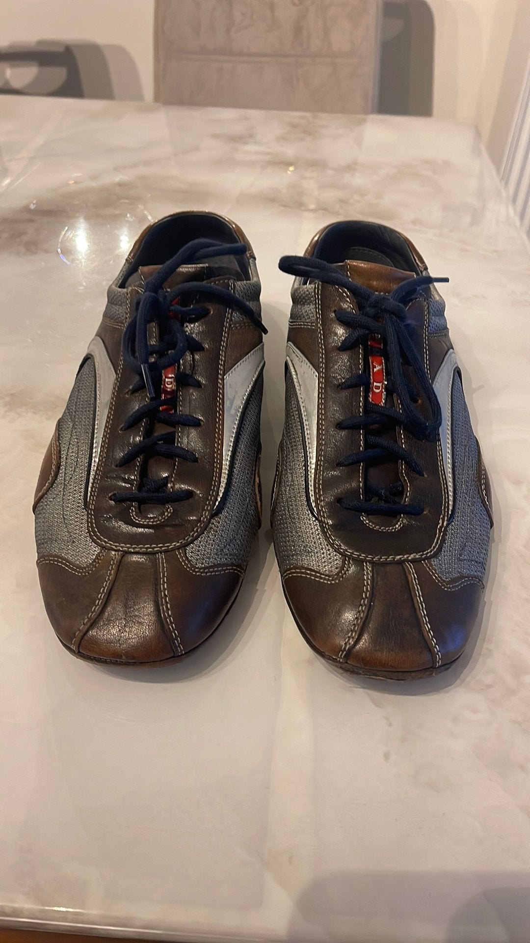 Prada, Enlèvement, Porté
