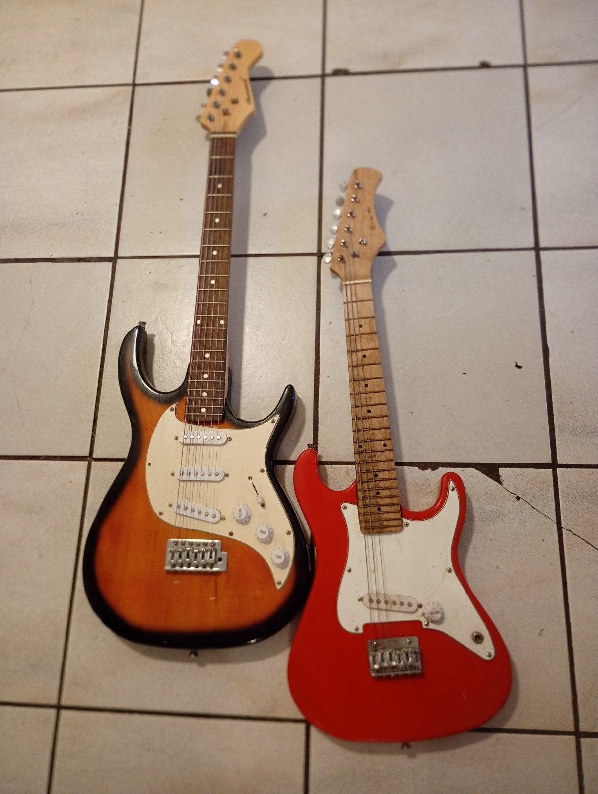 2 gitaren voor 200€!, Muziek en Instrumenten, Ophalen