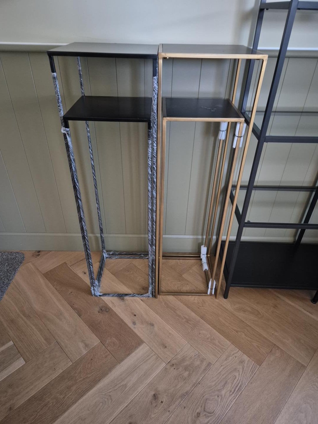 Metalen presentatiezuilen – zwart of goudkleurig, Ophalen, 100 tot 150 cm, Nieuw, 25 tot 50 cm