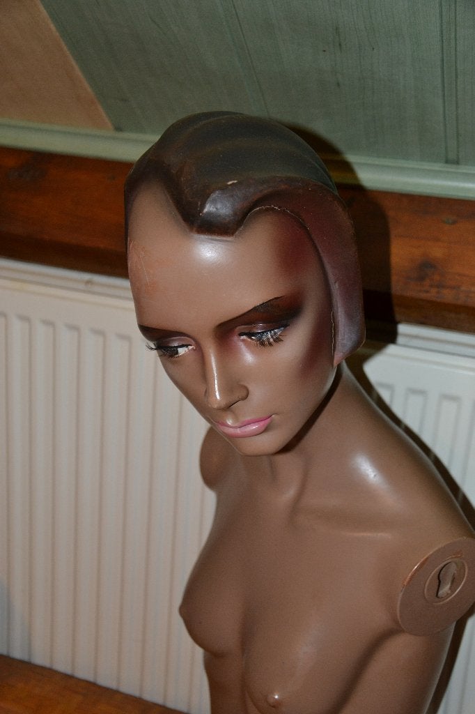 vieux mannequin, Enlèvement