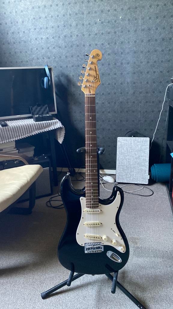 Elektrische gitaar Squier Stratocaster – Zwart, Ophalen, Gebruikt, Solid body