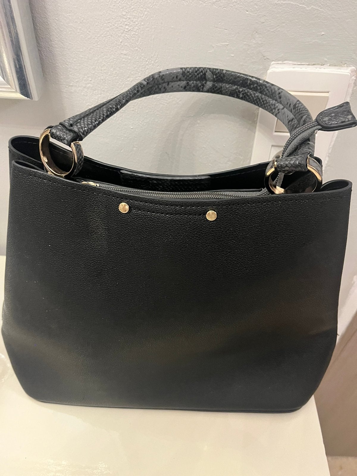 Élégant Sac à Main Cabas Noir Détails Effet Serpent  Python, Enlèvement ou Envoi, Comme neuf, Blanc, Sac à main