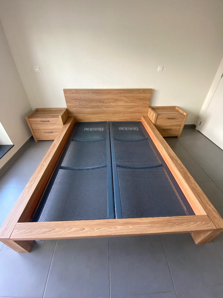 Slaapkamer (bed, nachttafels, ladenkast), Enlèvement, Utilisé, Deux personnes