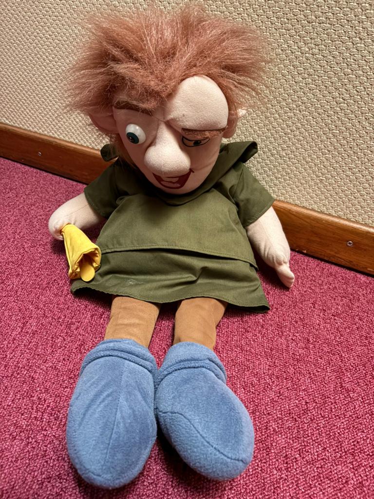 Peluche le bossu de Notre dame, Enfants & Bébés, Enlèvement ou Envoi, Comme neuf