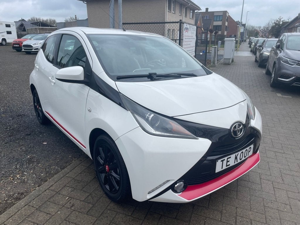 Toyota Aygo 1.0 benzine van 01/2015 met 112000km!, Autos, Toyota, Achat, Entreprise, Noir, 5 portes