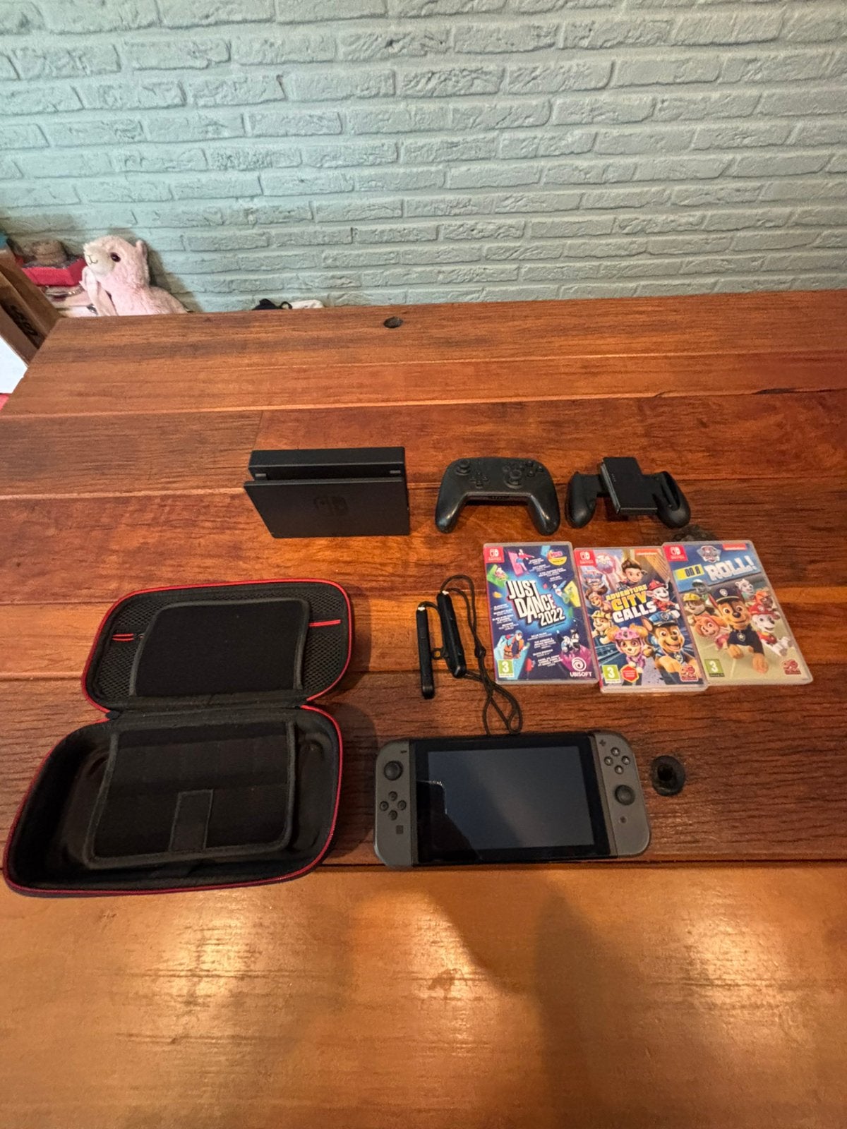 Nintendo switch v2 compleet, Games en Spelcomputers, Spelcomputers | Nintendo Switch, Met 2 controllers, Zo goed als nieuw, Met games