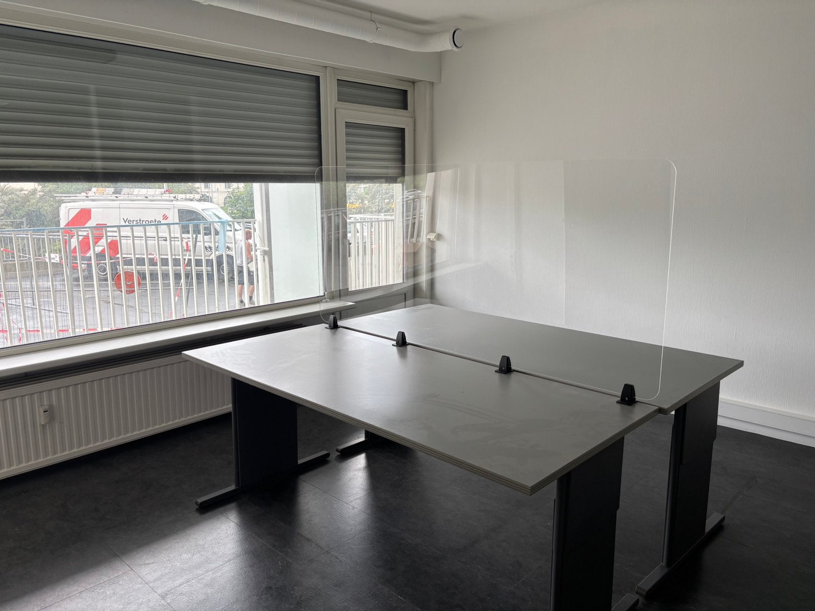 Gratis verstelbare bureaus en ladekasten en kast, Enlèvement, Armoire