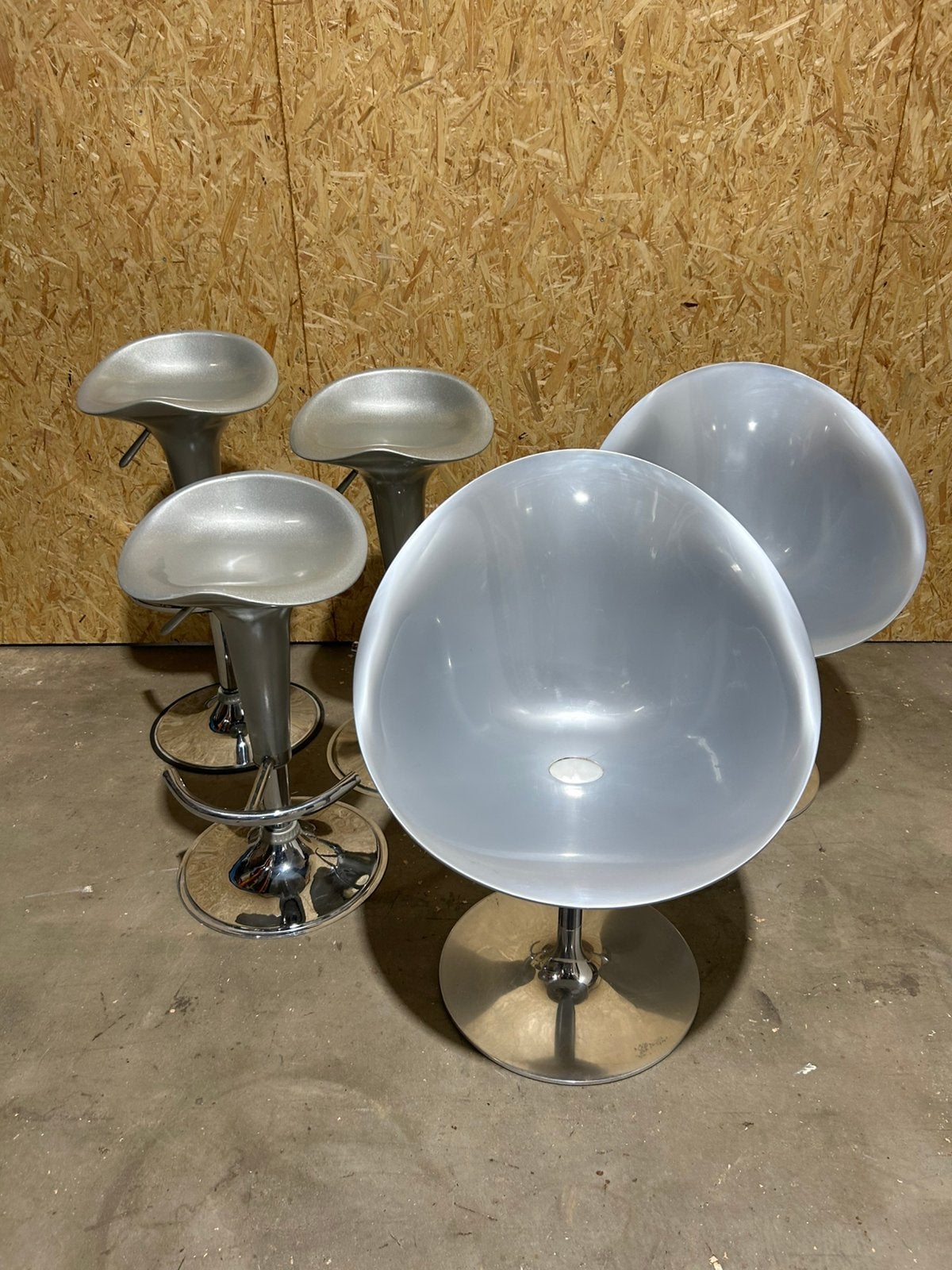 2 chaises + 3 tabourets STARK Karnell EROs - Super etat, Gris, Enlèvement ou Envoi, Design, Métal