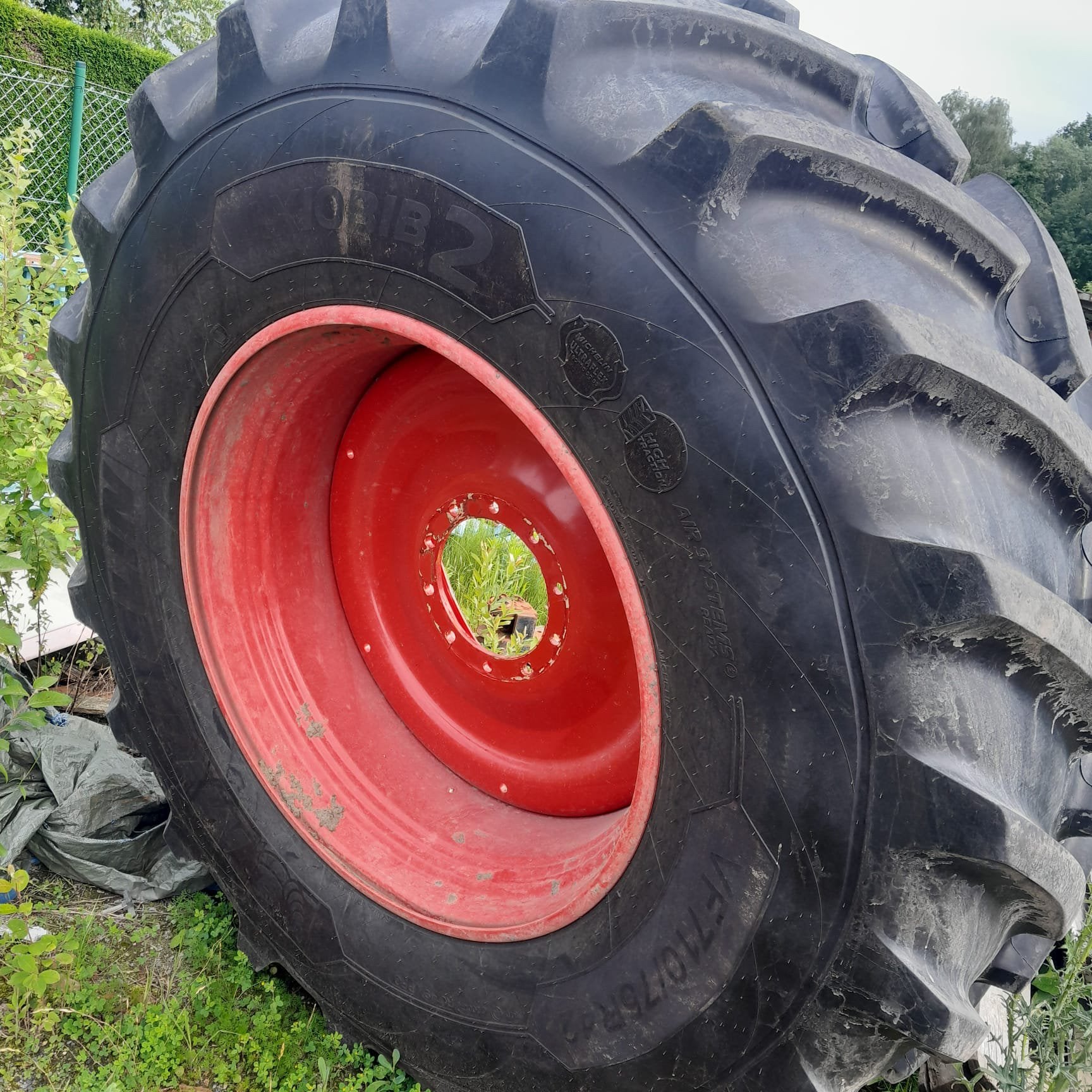 Michelin Axiobib 710/75R42, Enlèvement