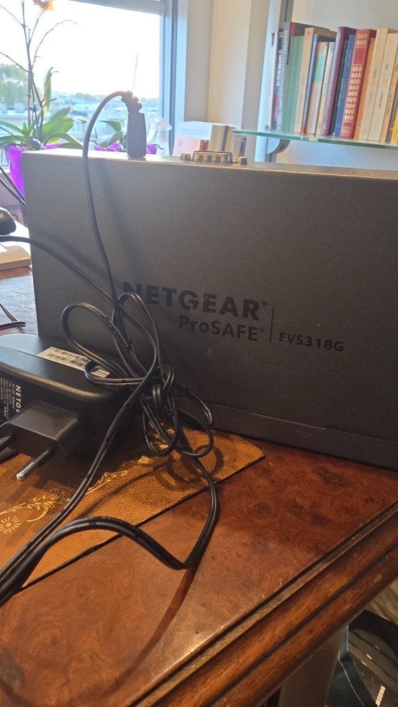 Netgear Prosafe FSV318G - 8 ports, Computers en Software, Ophalen, Gebruikt
